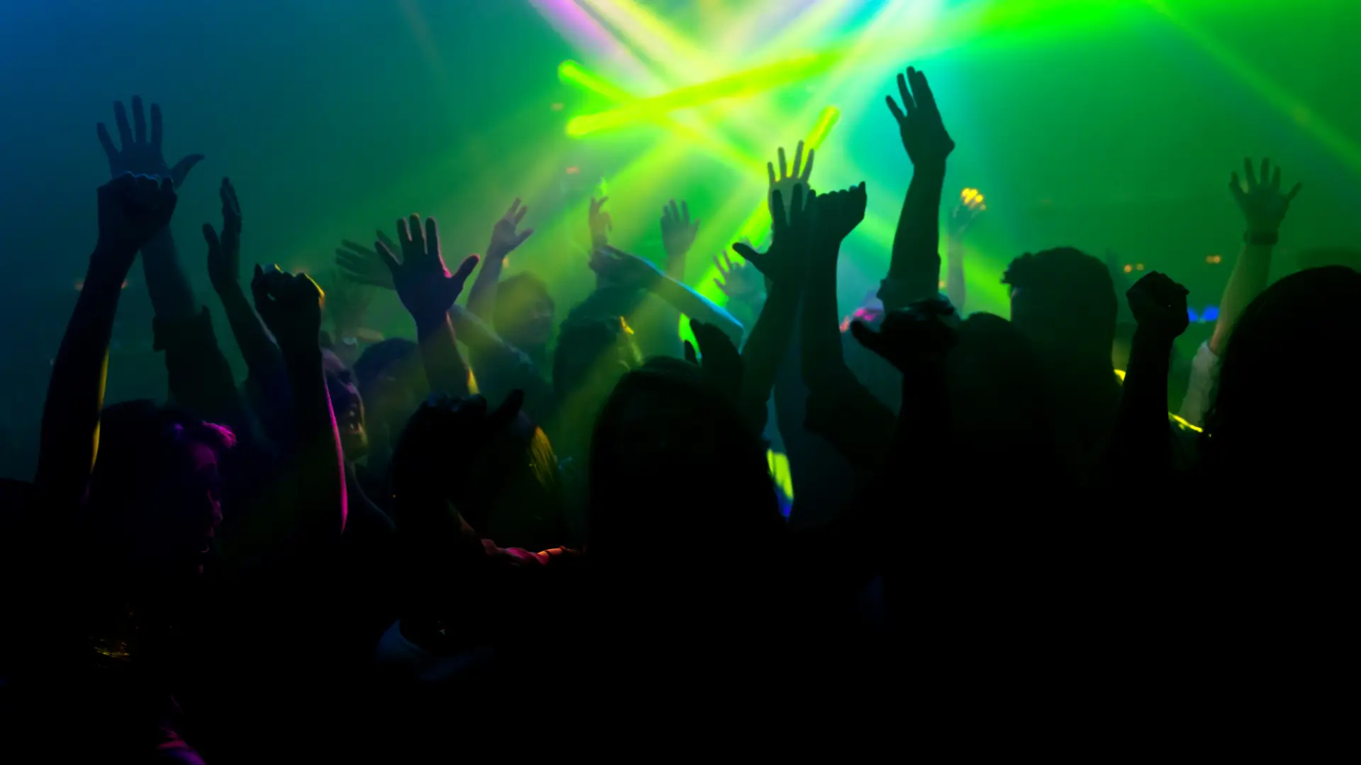 Covid-19: surto associado a discoteca de Coimbra provoca pelo menos 50 casos