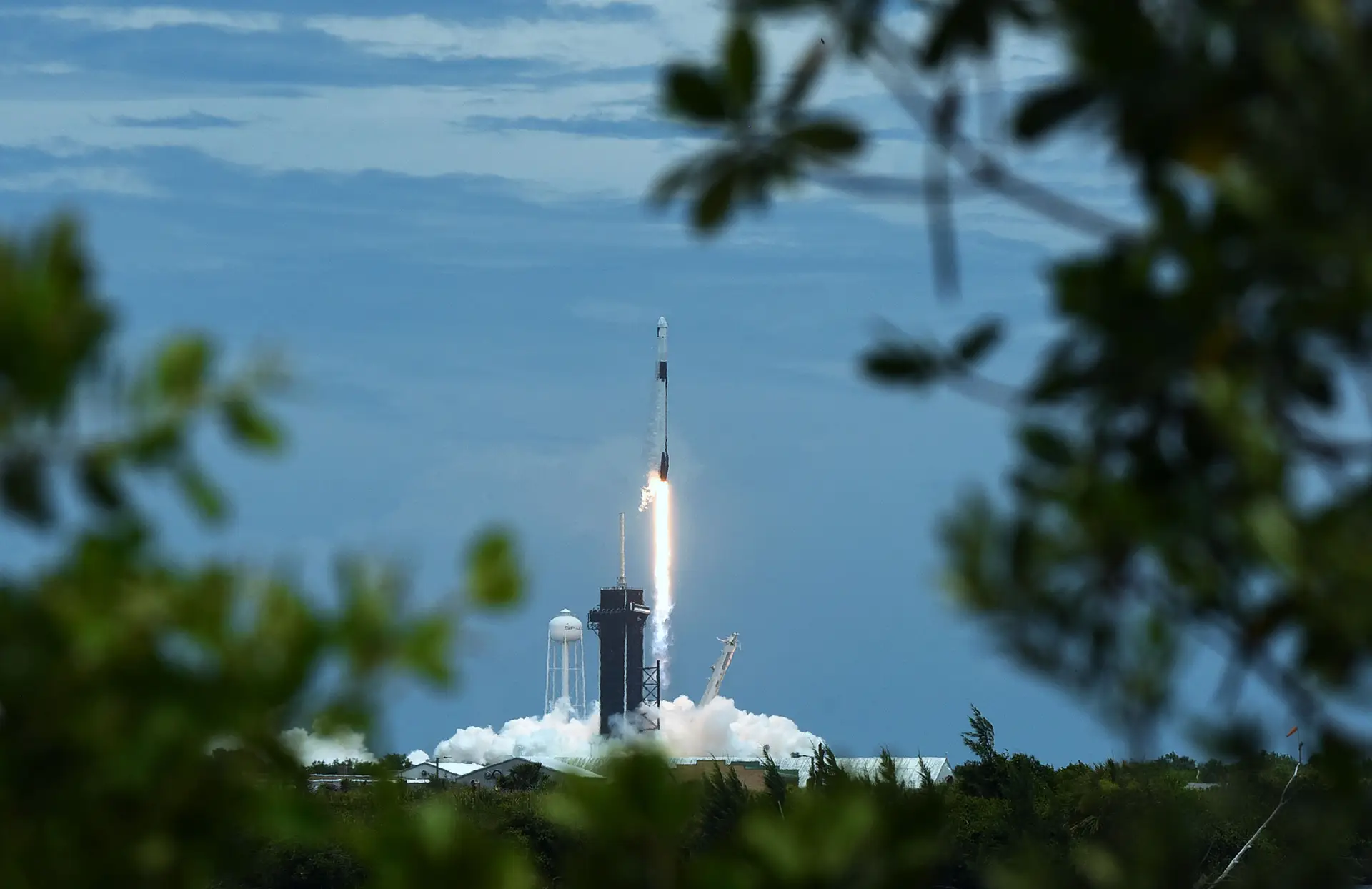 Cápsula da SpaceX acoplou com êxito na Estação Espacial Internacional