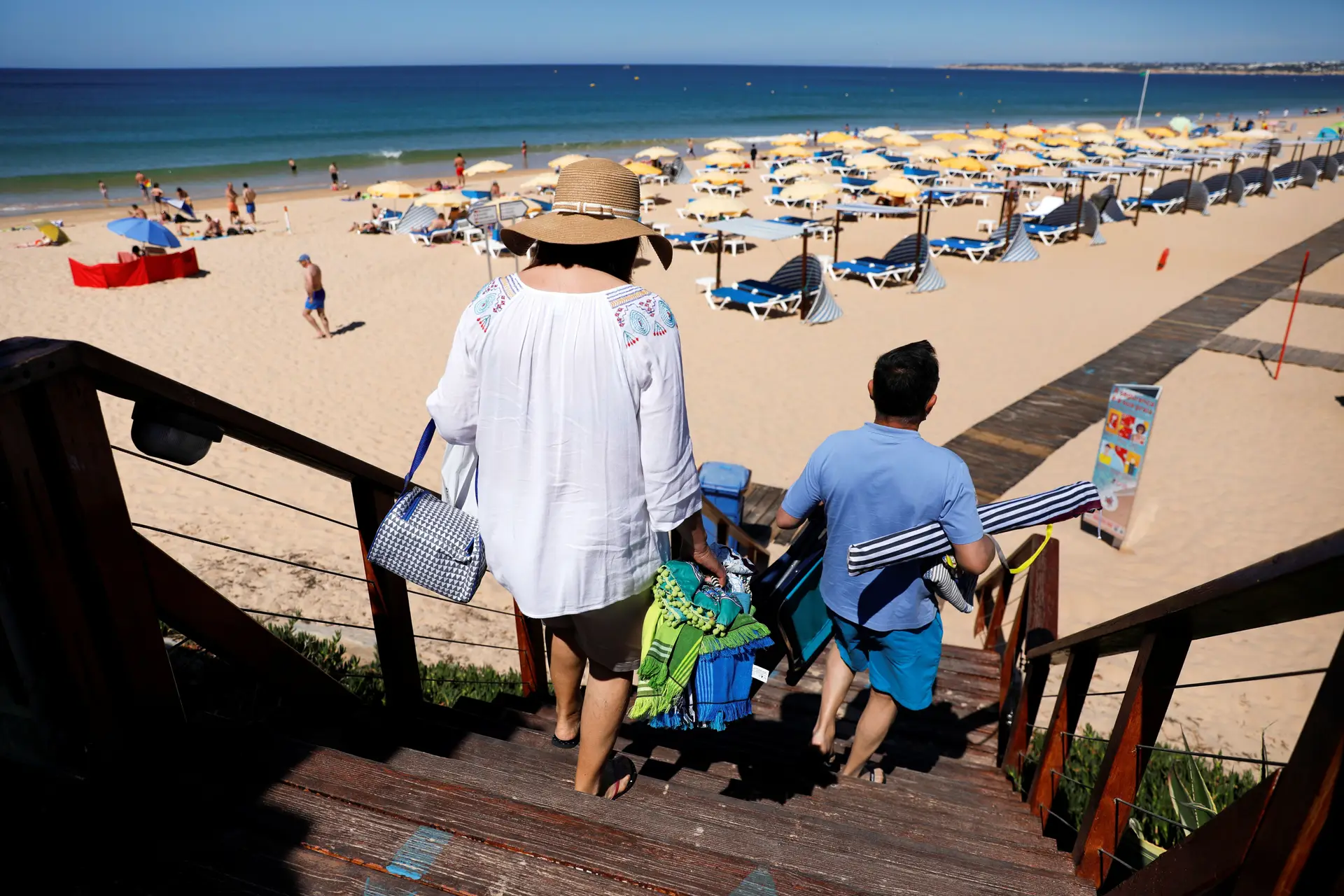 Covid-19. Mais de 4,5 milhões de pessoas nas praias em Portugal Continental durante junho