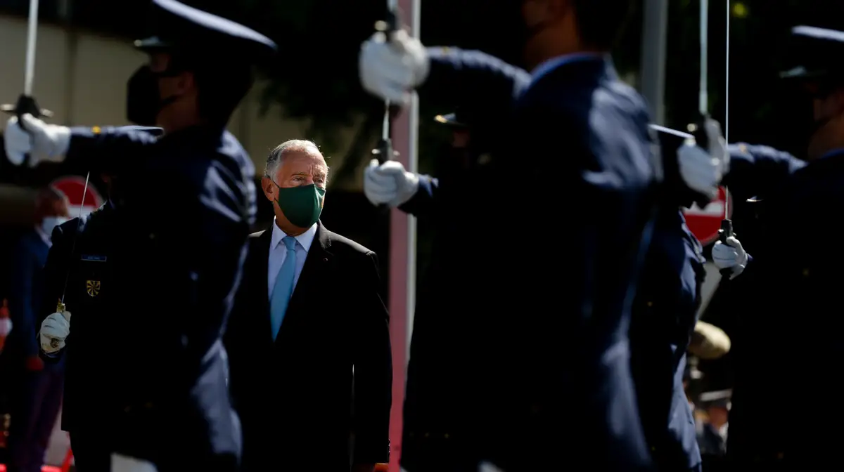 O Presidente da República, Marcelo Rebelo de Sousa, passa em revista as tropas em parada nas Comemorações oficiais do Dia de Portugal, de Camões e das Comunidades Portuguesas, na cidade do Funchal na Madeira