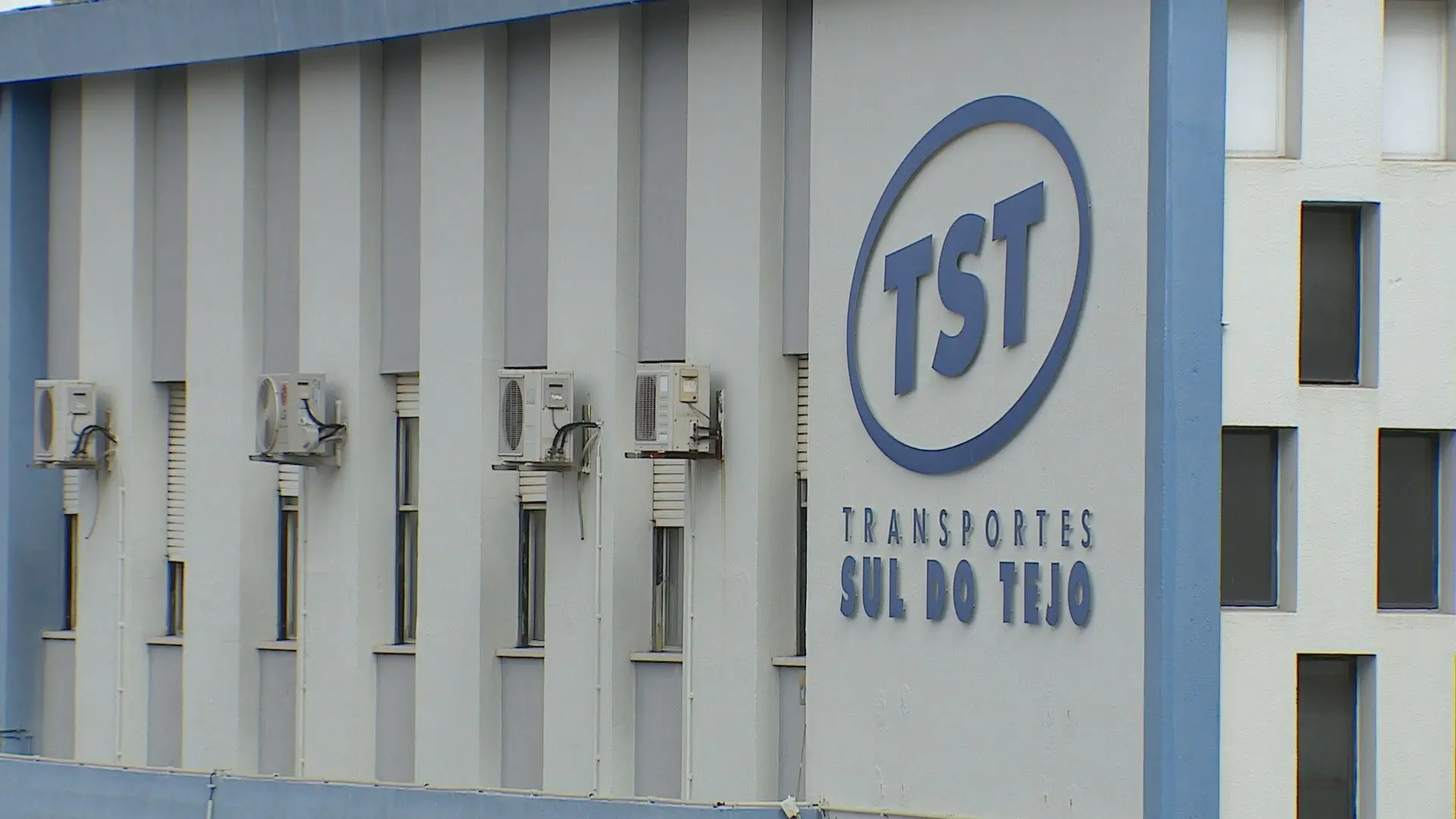 Trabalhadores da TST em greve por aumentos salariais e atualização do subvenção de repasto