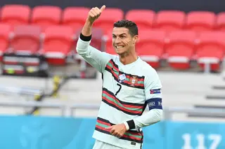 Cristiano Ronaldo é o primeiro futebolista a jogar em cinco Europeus