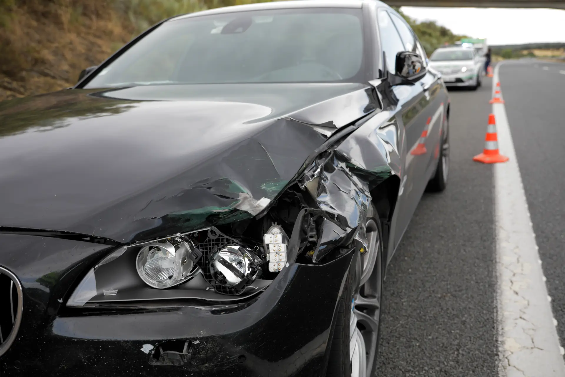 Carro em que seguia o ministro da Administração  Interna, Eduardo Cabrita, estacionado no A6, depois de um acidente que envolveu uma vitima mortal por atropelamento.