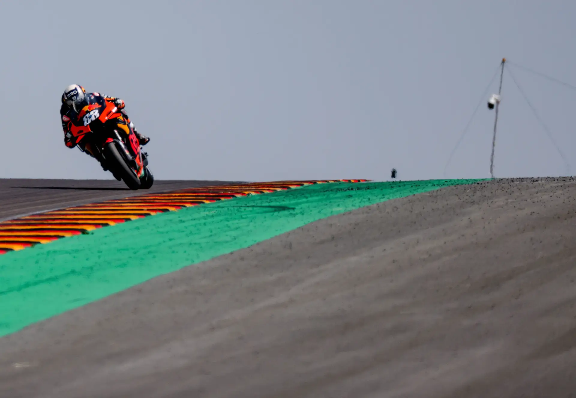 Miguel Oliveira em segundo no GP da Alemanha de MotoGP, vitória de Marc Márquez