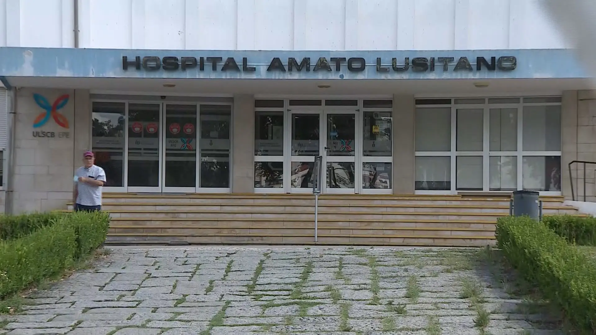 Fogo numa oficina de automóveis obriga ao socorro de seis vítimas por inalação de fumo