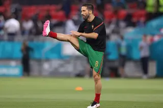 Pepe e Moutinho somam jogo 18 em fases finais de Europeus e são segundos do ranking
