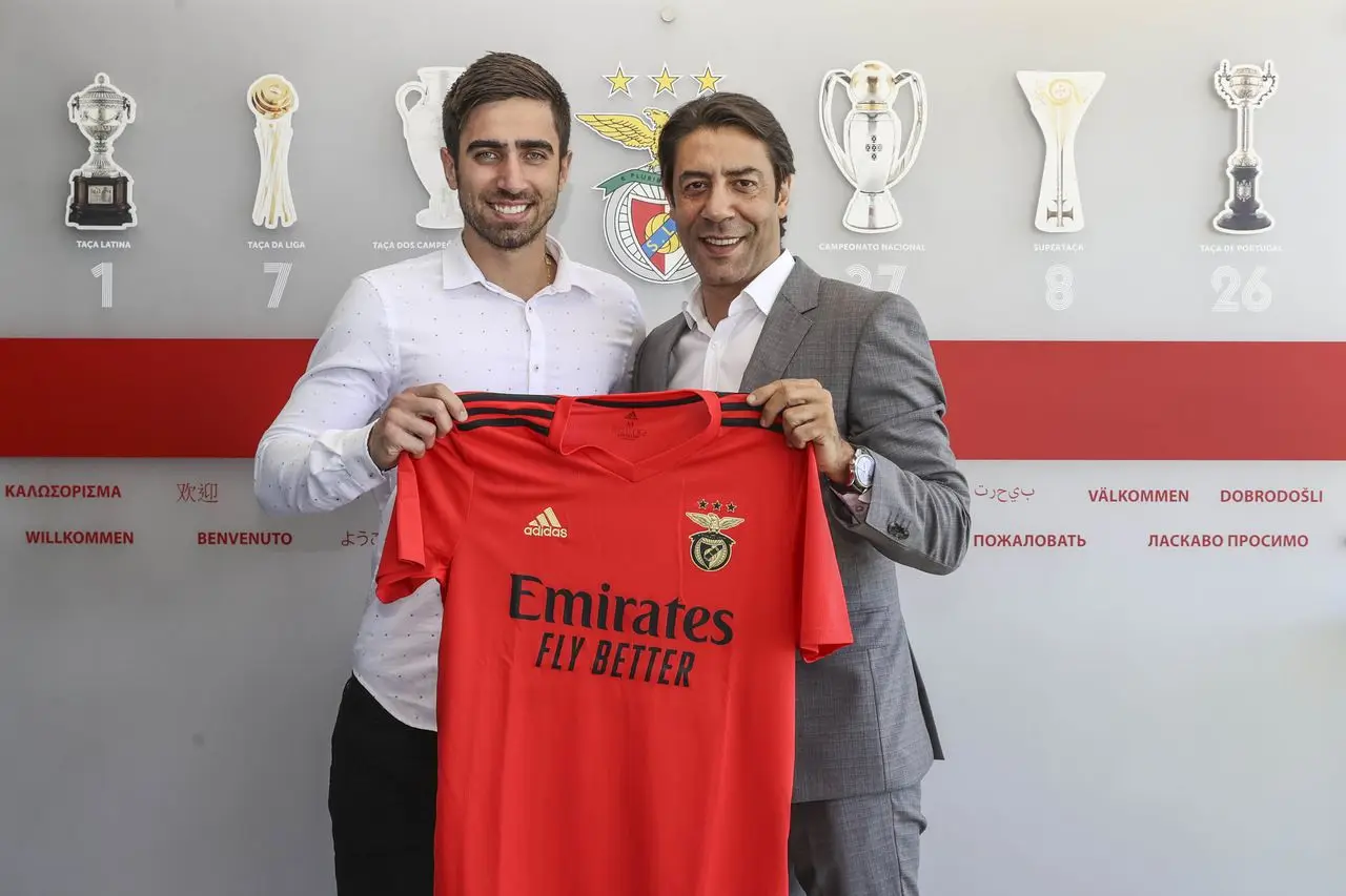 Avançado Rodrigo Pinho assina por cinco épocas com o Benfica