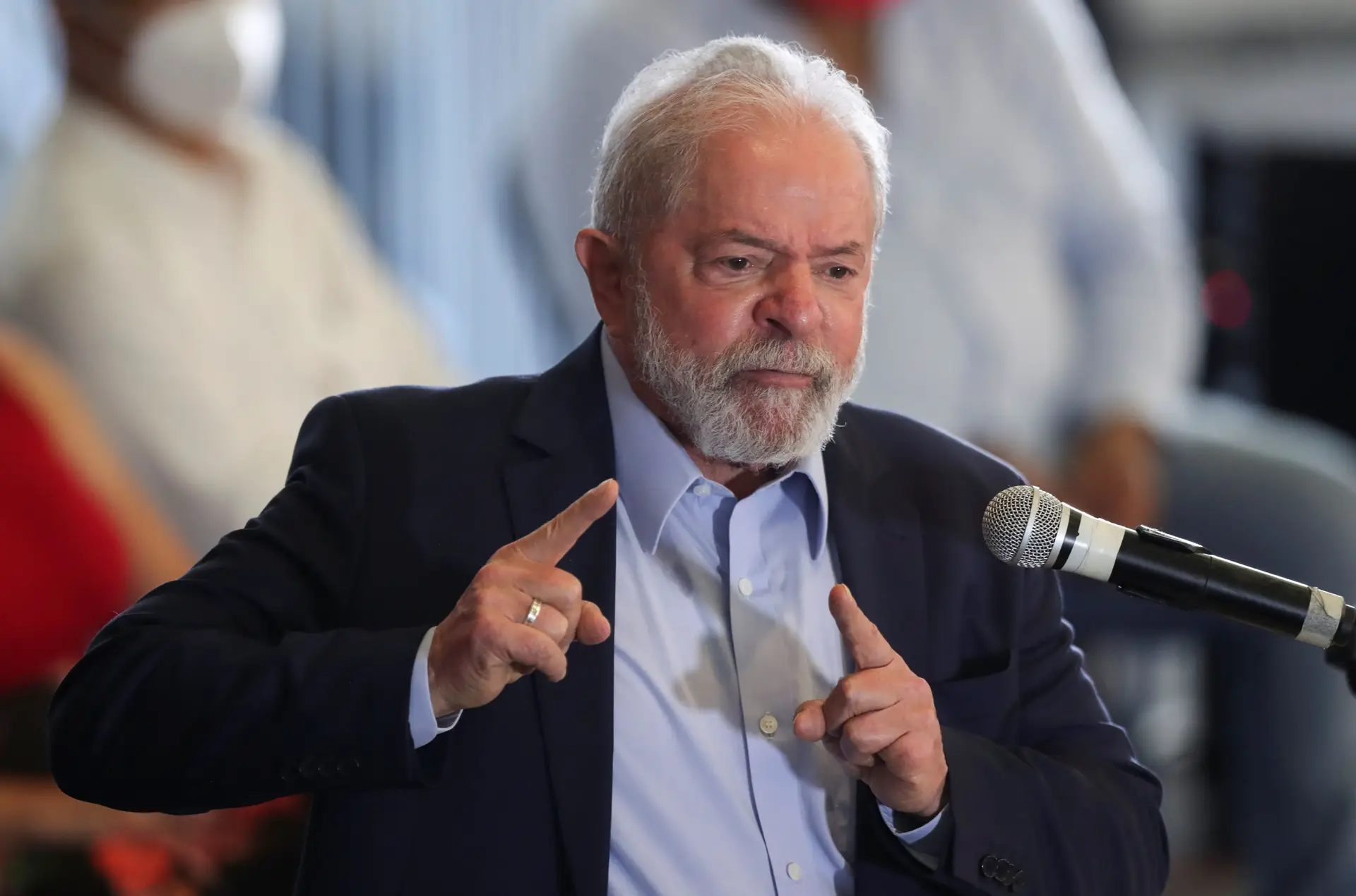 Lula ganharia as eleições presidenciais brasileiras à primeira volta, segundo sondagem