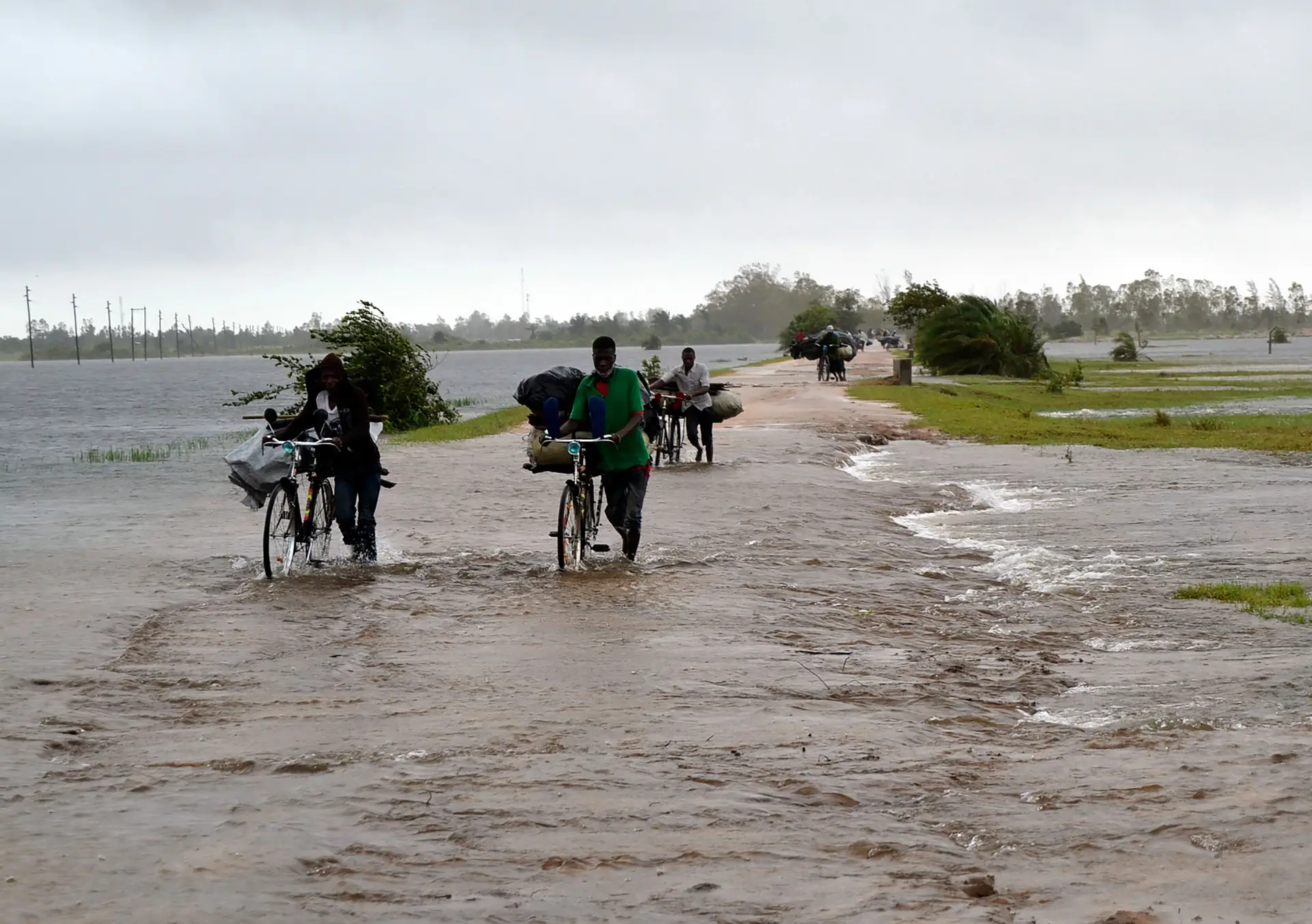 Destruição de duas pontes no centro de Moçambique deixa 9 mil pessoas isoladas