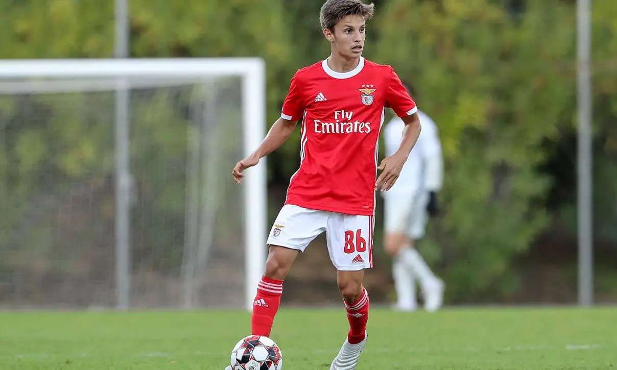 Benfica empresa futebolista Tiago Dantas ao Tondela sem opção de compra