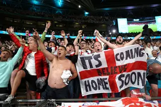 UEFA abre procedimento disciplinar à Inglaterra por comportamento dos adeptos