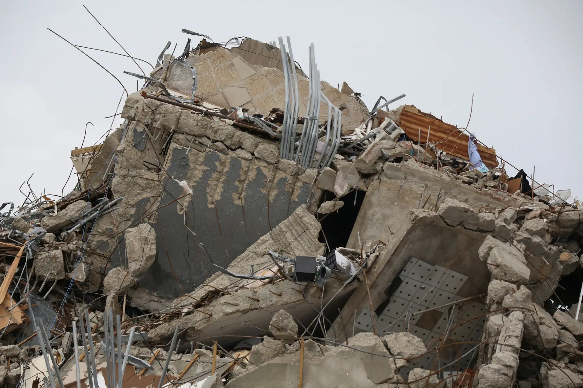 Número de mortes em desabamento de prédio em Miami sobe para 78