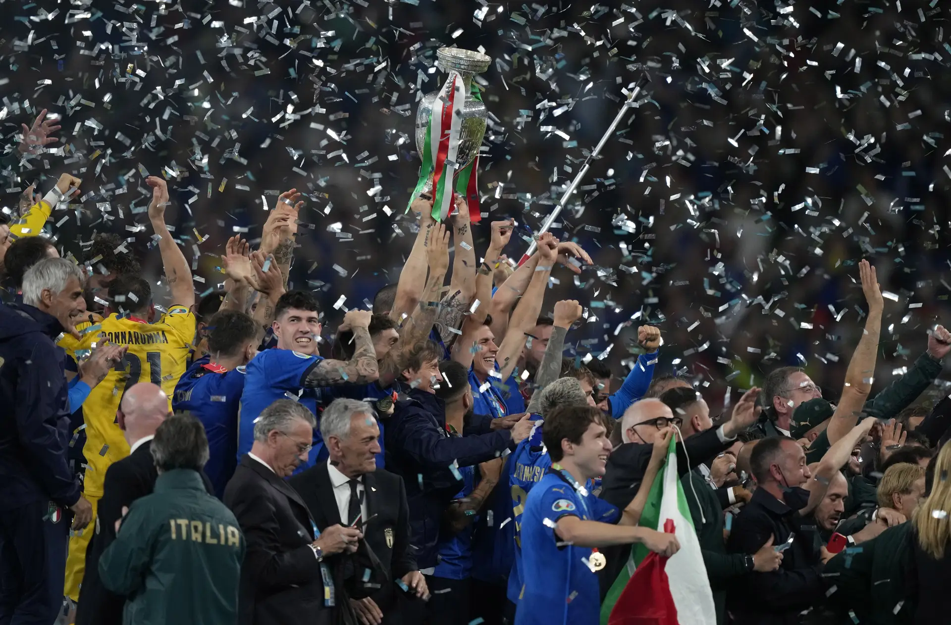 UEFA pondera aumentar número de equipas no Euro 