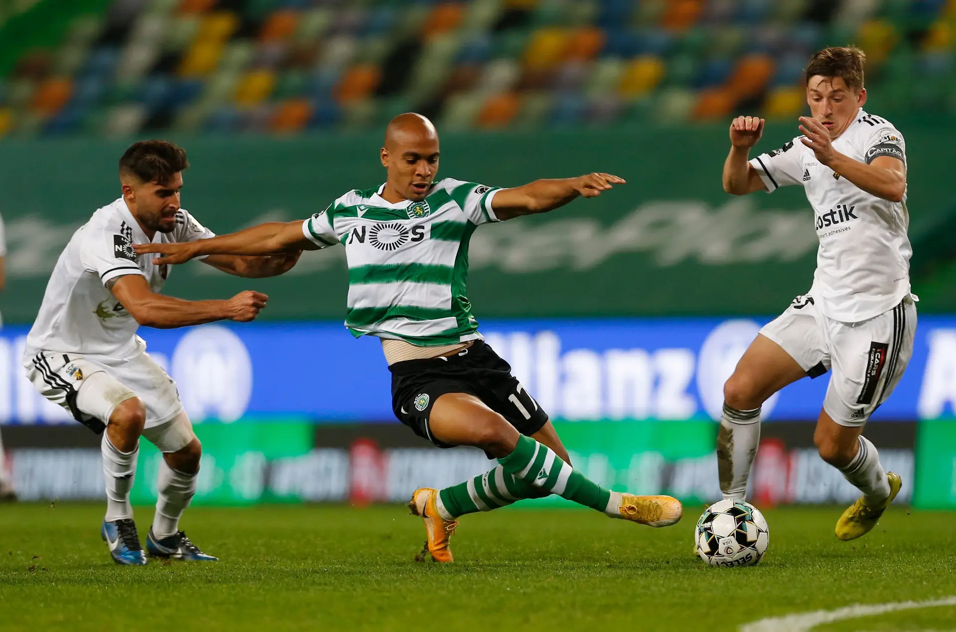 João Mário rescinde contrato com Inter Milão