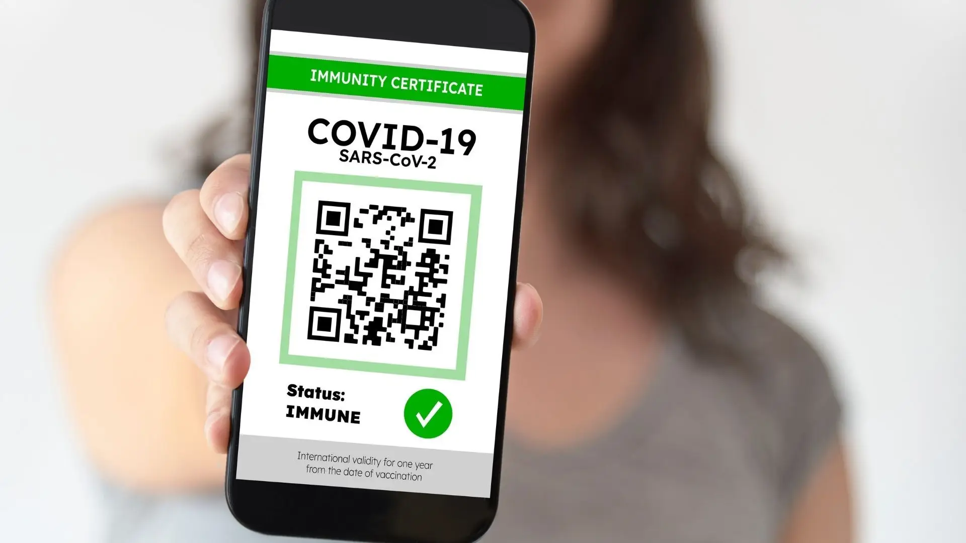 Covid-19: Bruxelas propõe revisão do prazo de validade dos certificados para 9 meses 