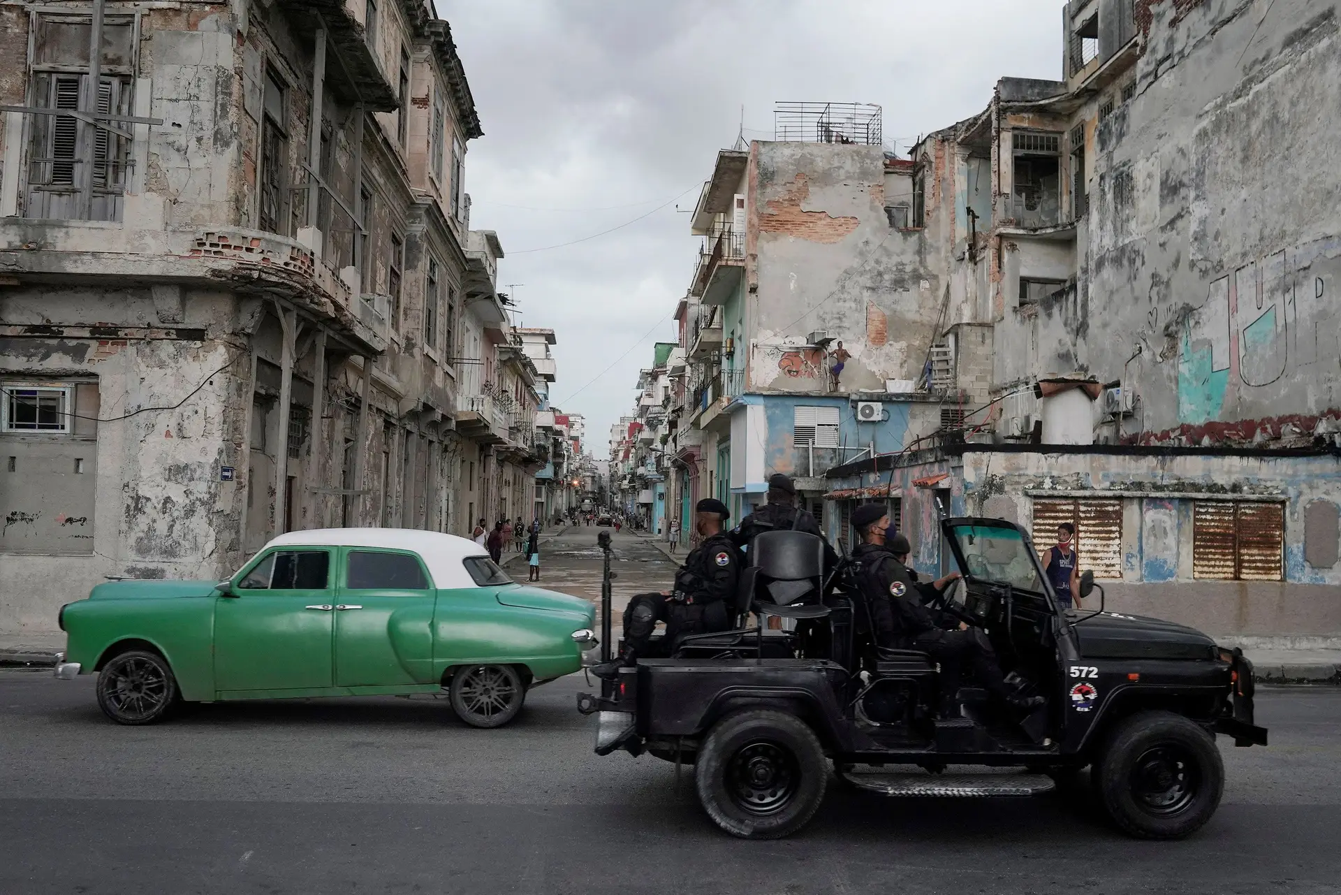 Cubanos acolheriam intervenção militar dos EUA, diz professor radicado em Portugal