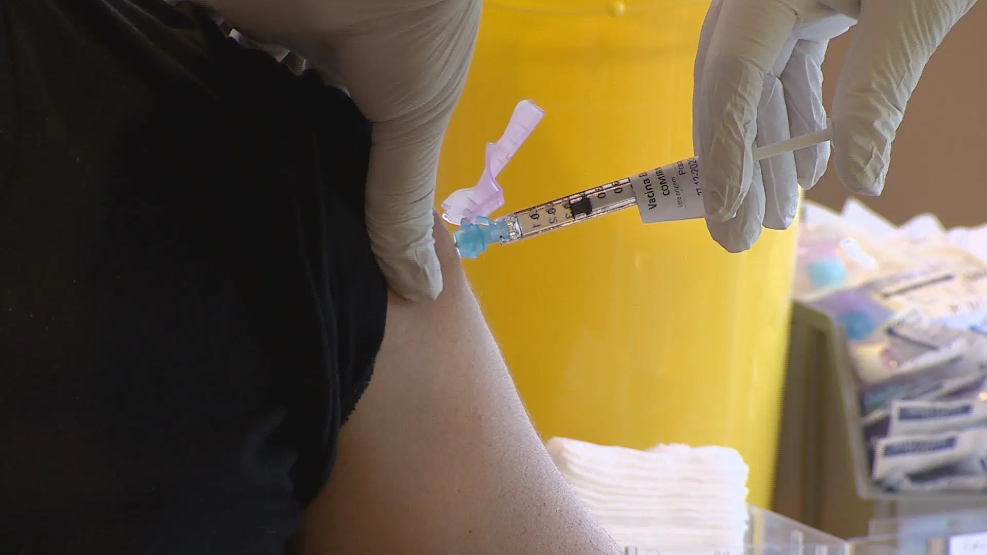 Covid-19. Investigadores defendem aceleração nas notificações de reações adversas às vacinas