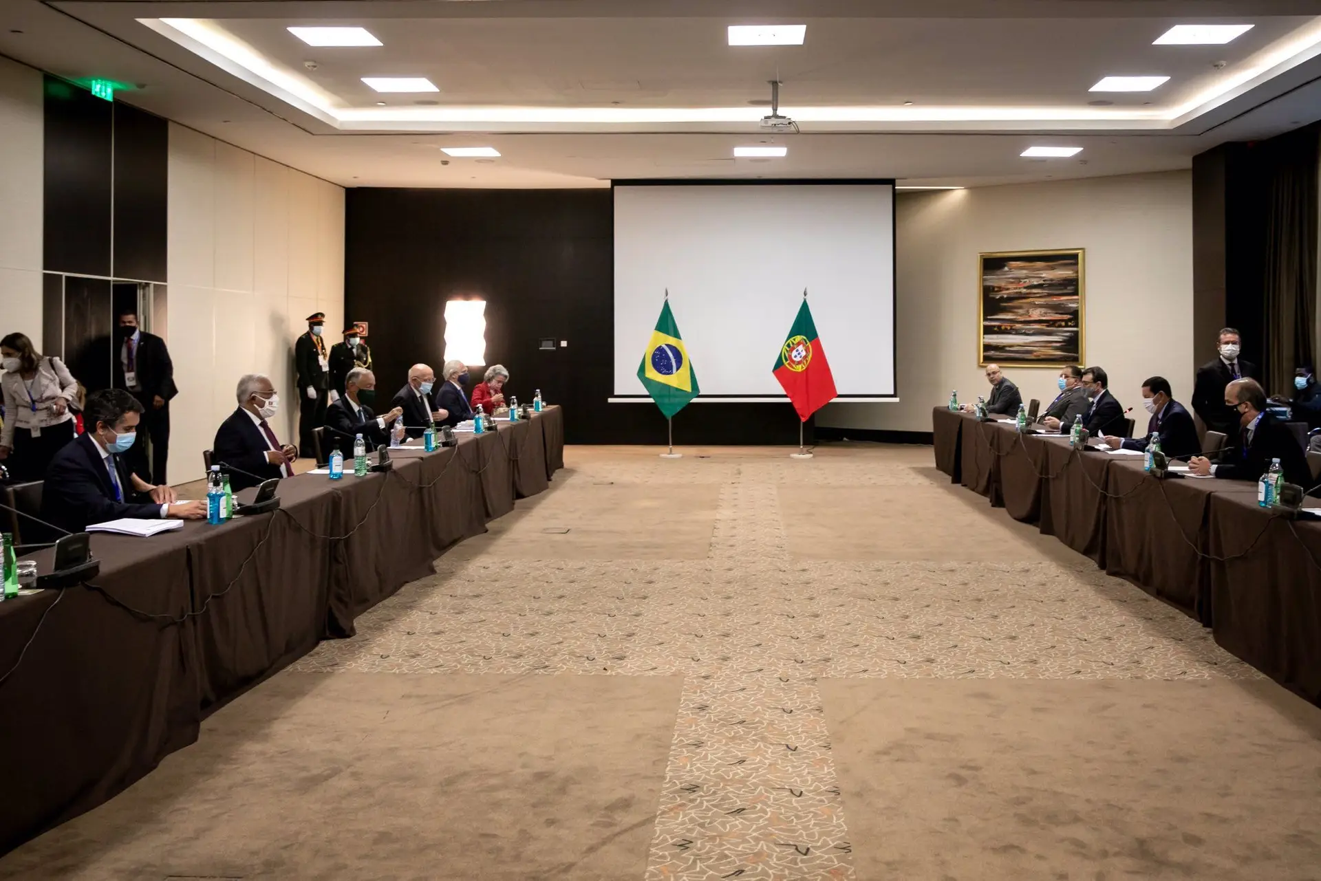 Costa e Marcelo reúnem-se com vice-presidente do Brasil antes da cimeira da CPLP