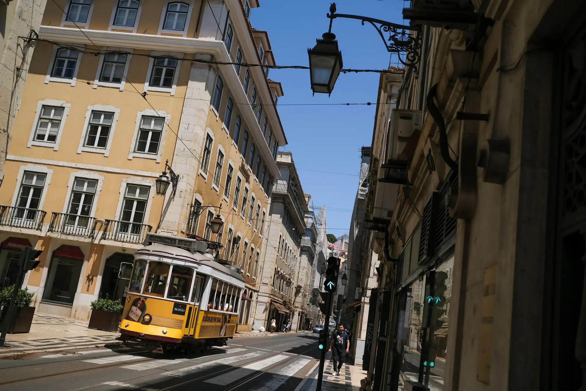 Covid-19. Incidência nacional acima dos 400 por 100 mil habitantes