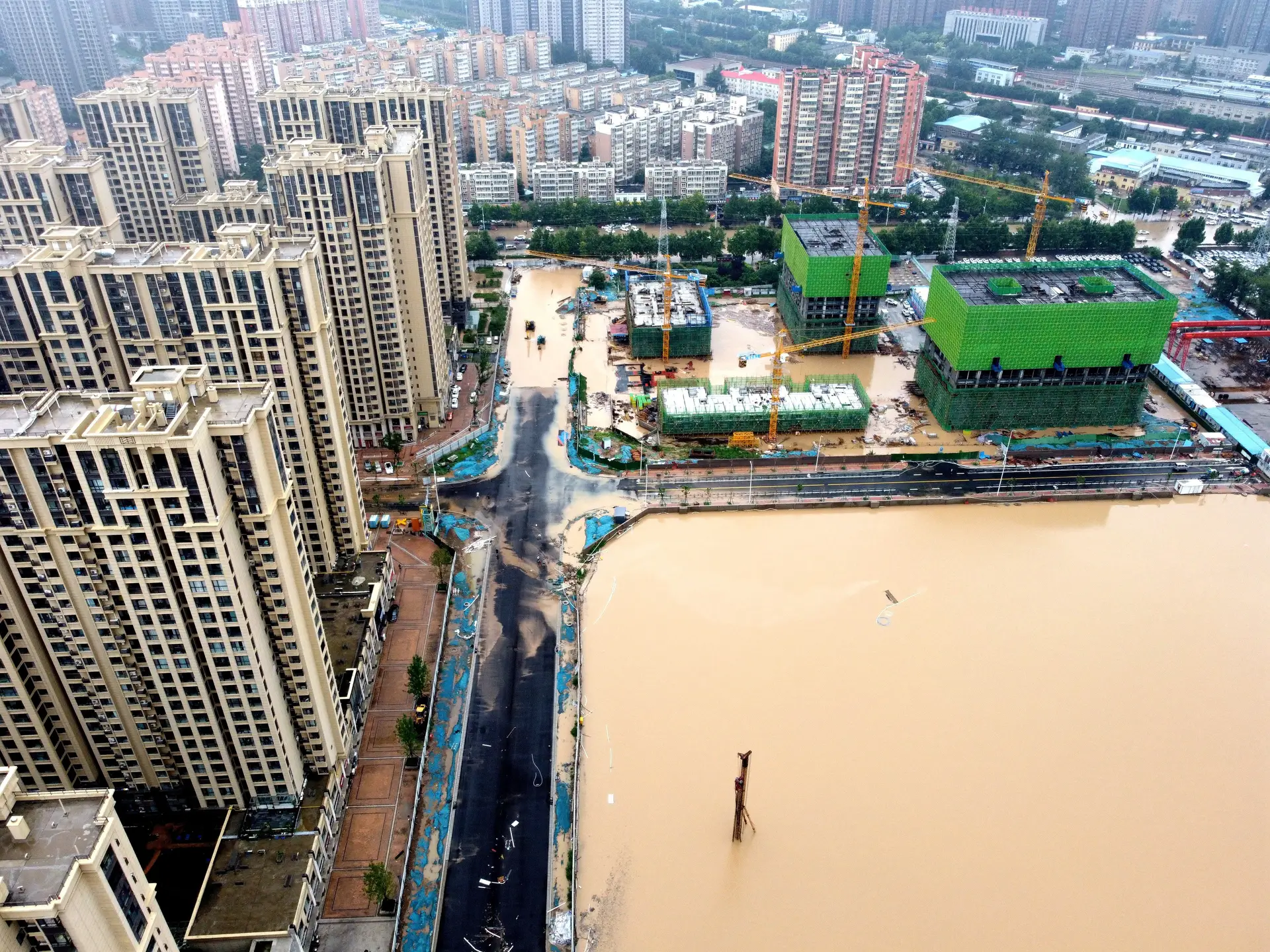 Sobe para 33 número de mortes por inundações na China
