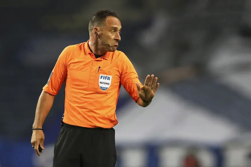 Artur Soares Dias vai arbitrar final da Liga Conferência Europa