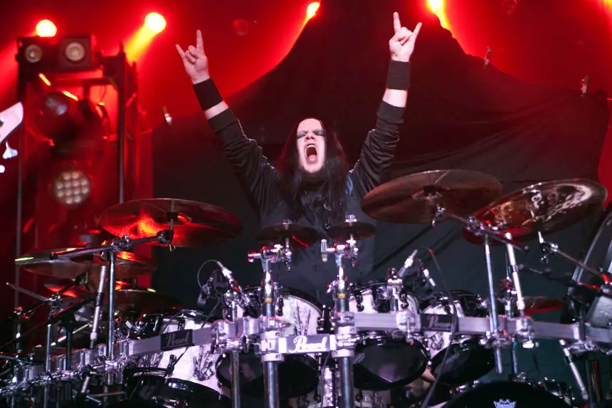 Morreu Joey Jordison, baterista e membro fundador dos ...