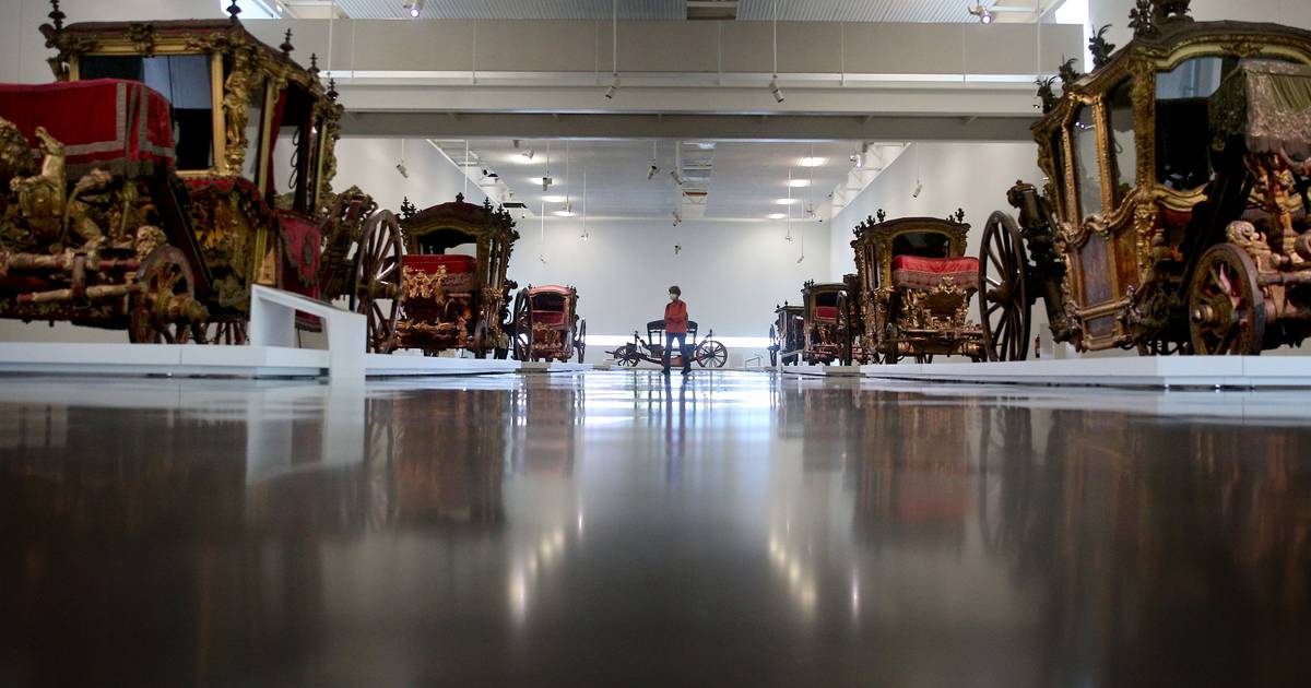 Funcionários detidos por suspeitas de desvio de dinheiro trabalhavam no Museu dos Coches