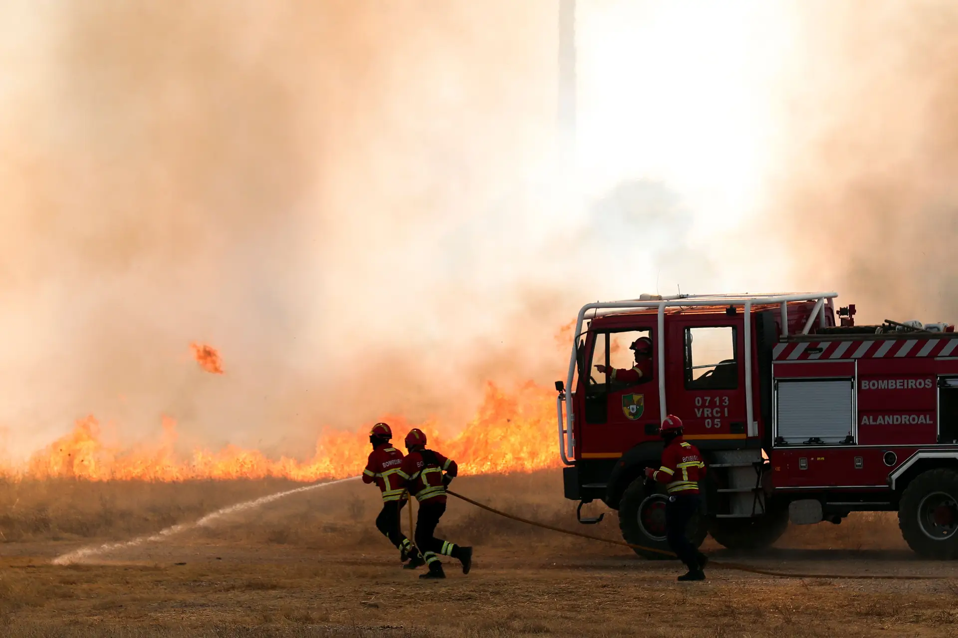 Incêndios. Situação de alerta mantém-se em 14 distritos até quarta-feira
