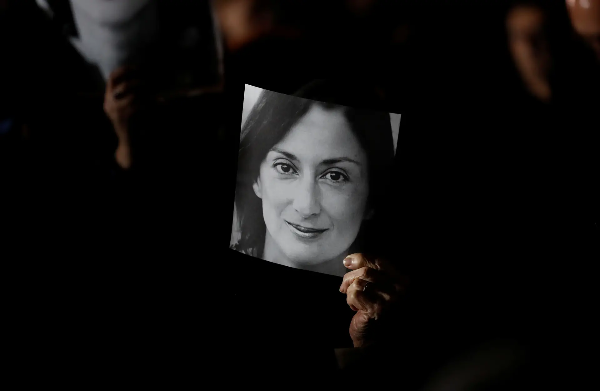 Inquérito ao atentado à jornalista Caruana Galizia responsabiliza Estado de Malta