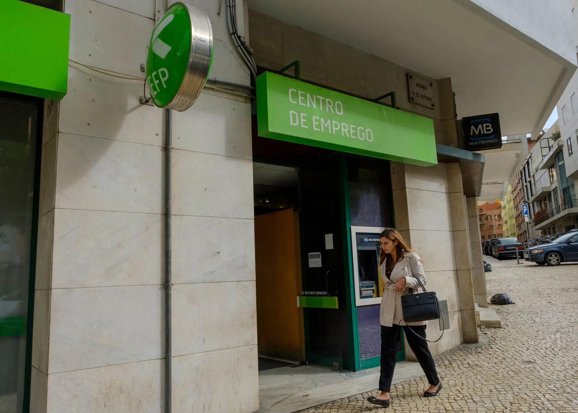 Número de desempregados nos centros de emprego cai 9,9% em fevereiro