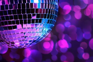 Discotecas podem reabrir com mesas nas pistas de dança e horário de fecho às 02:00