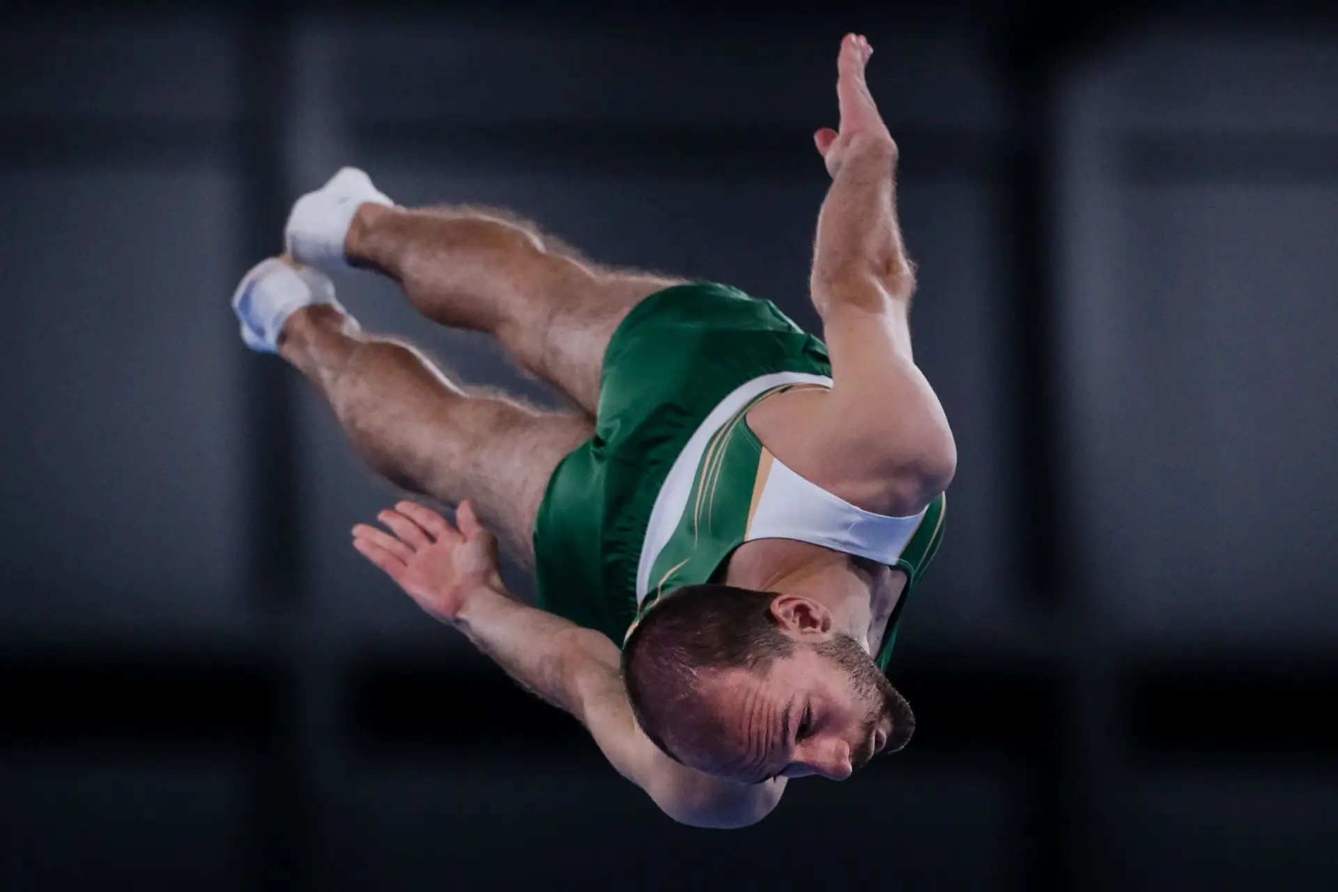 O ginasta português, Diogo Abreu, em ação na prova de qualificação de Ginástica de Trampolins dos Jogos Olimpicos de Tóquio2020, no Centro de Ginástica de Ariake em Tóquio, Japão, 30 de julho de 2021.