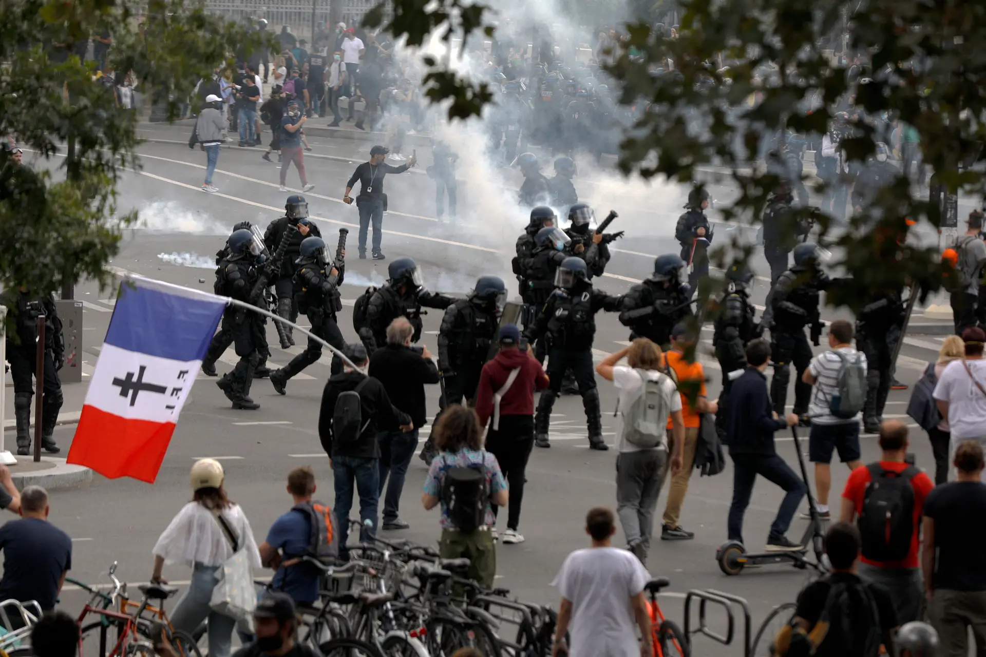 Protestos em França contra a obrigatoriedade de vacina e do certificado digital