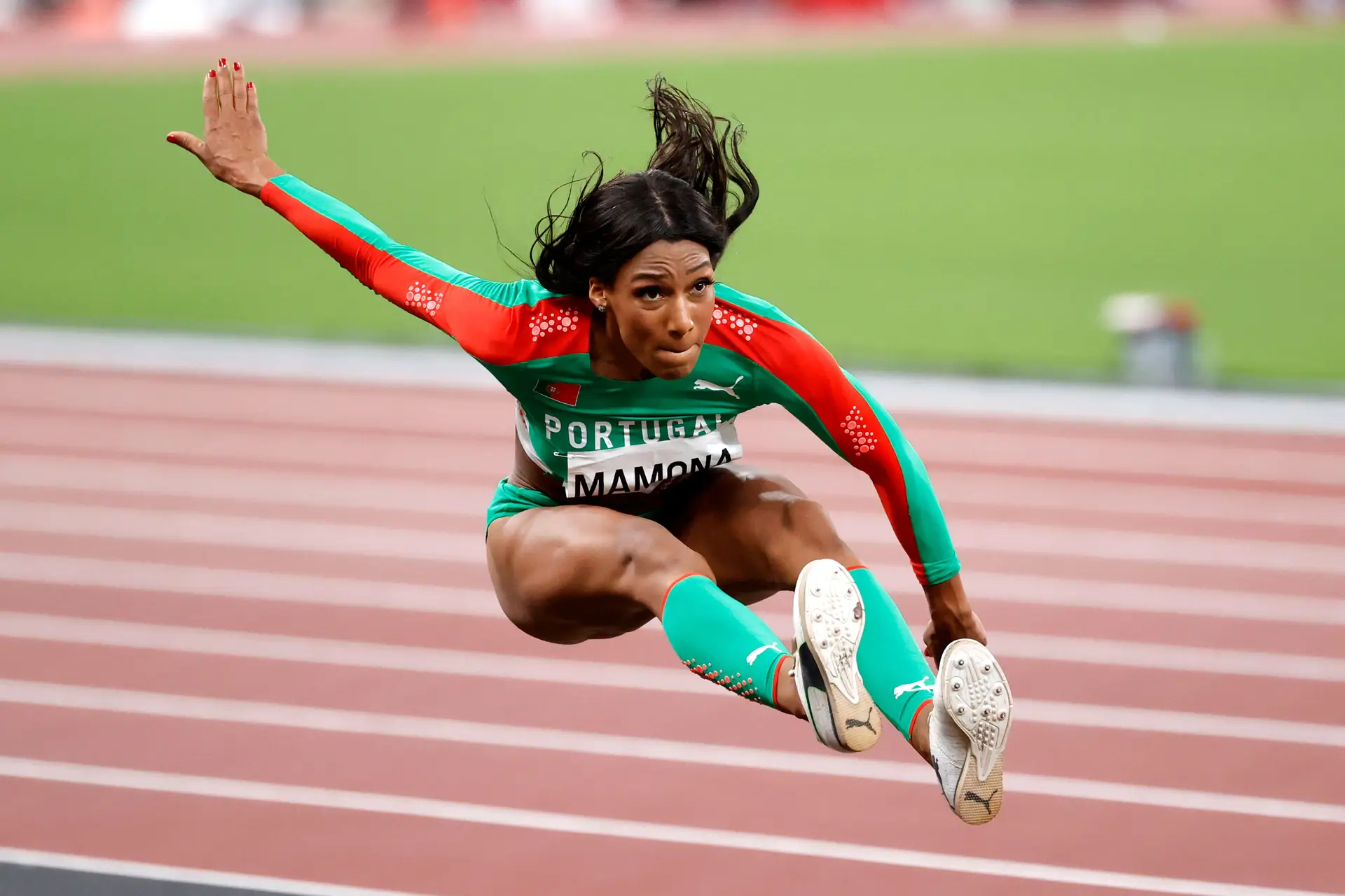 "A nossa leoa Patrícia Mamona conquistou mais uma medalha para Portugal! Enorme!"