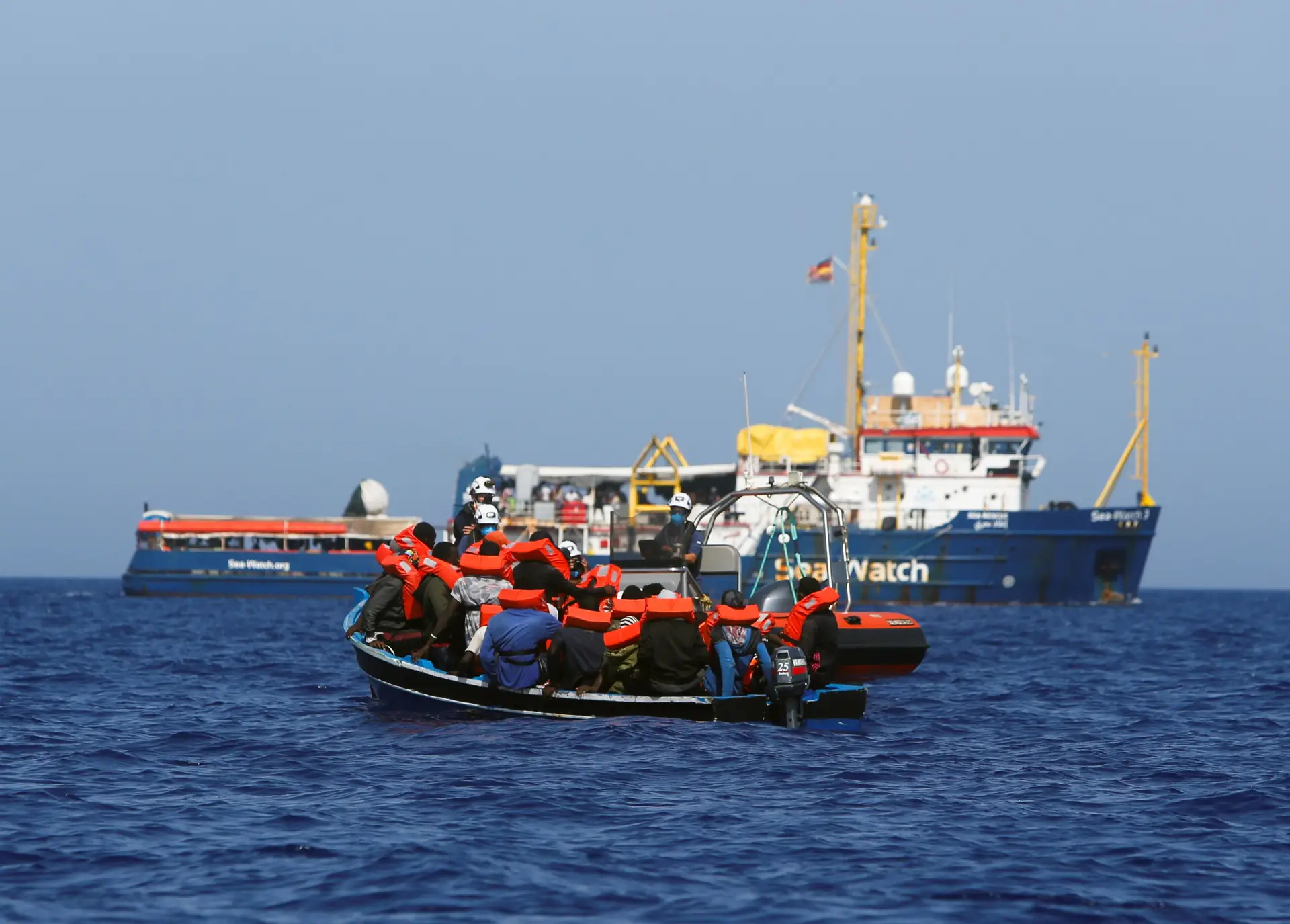 Situação dos 800 migrantes resgatados no Mediterrâneo "piora de dia para dia"
