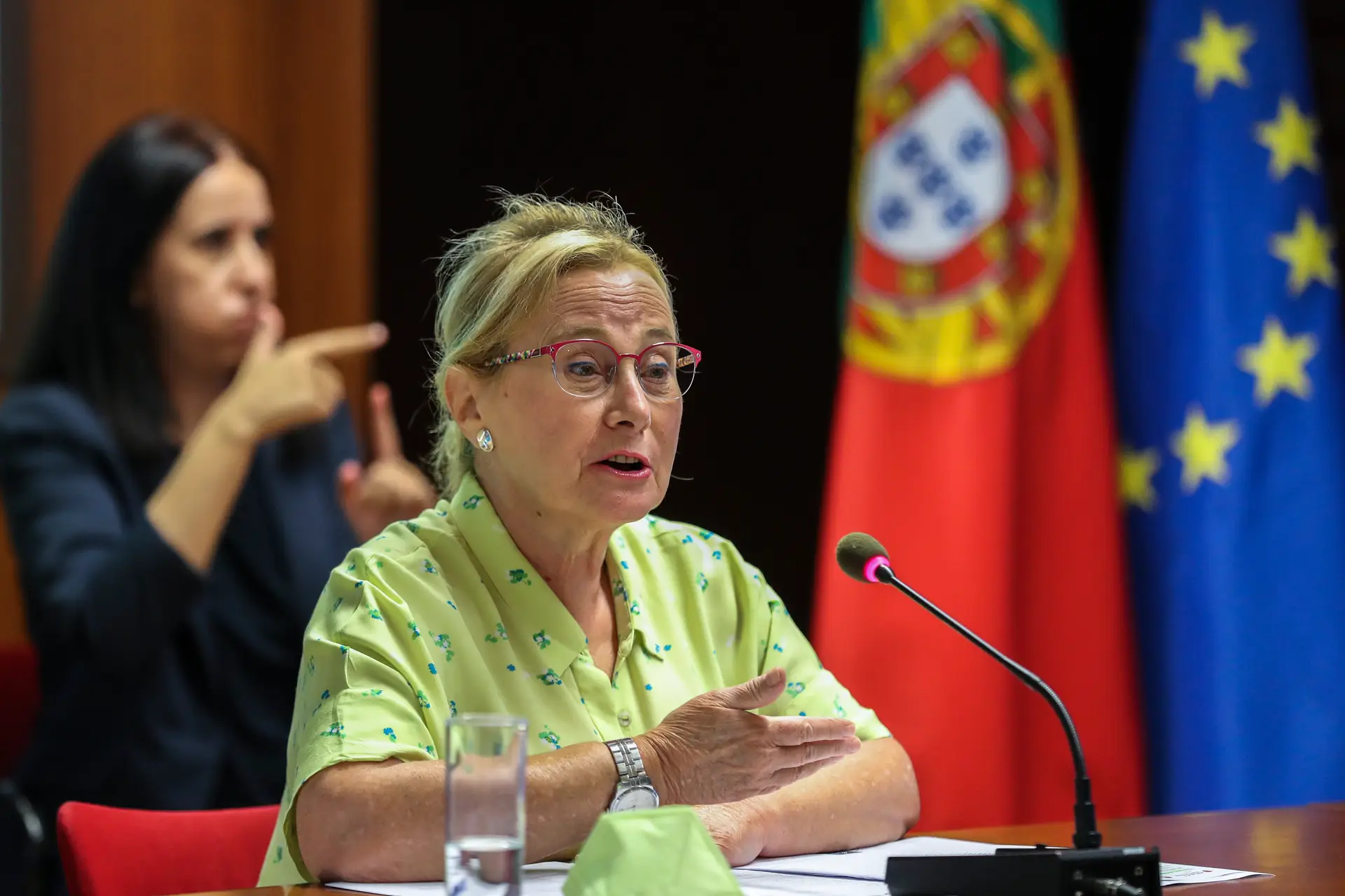 Vacinação de crianças. Analistas apontam "desacerto" evitável entre classe política e DGS