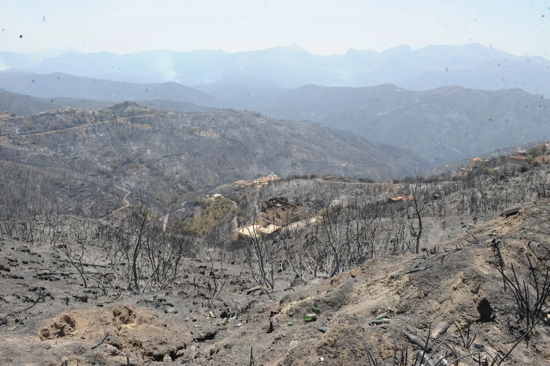 Marrocos oferece dois aviões à Argélia para combater incêndios