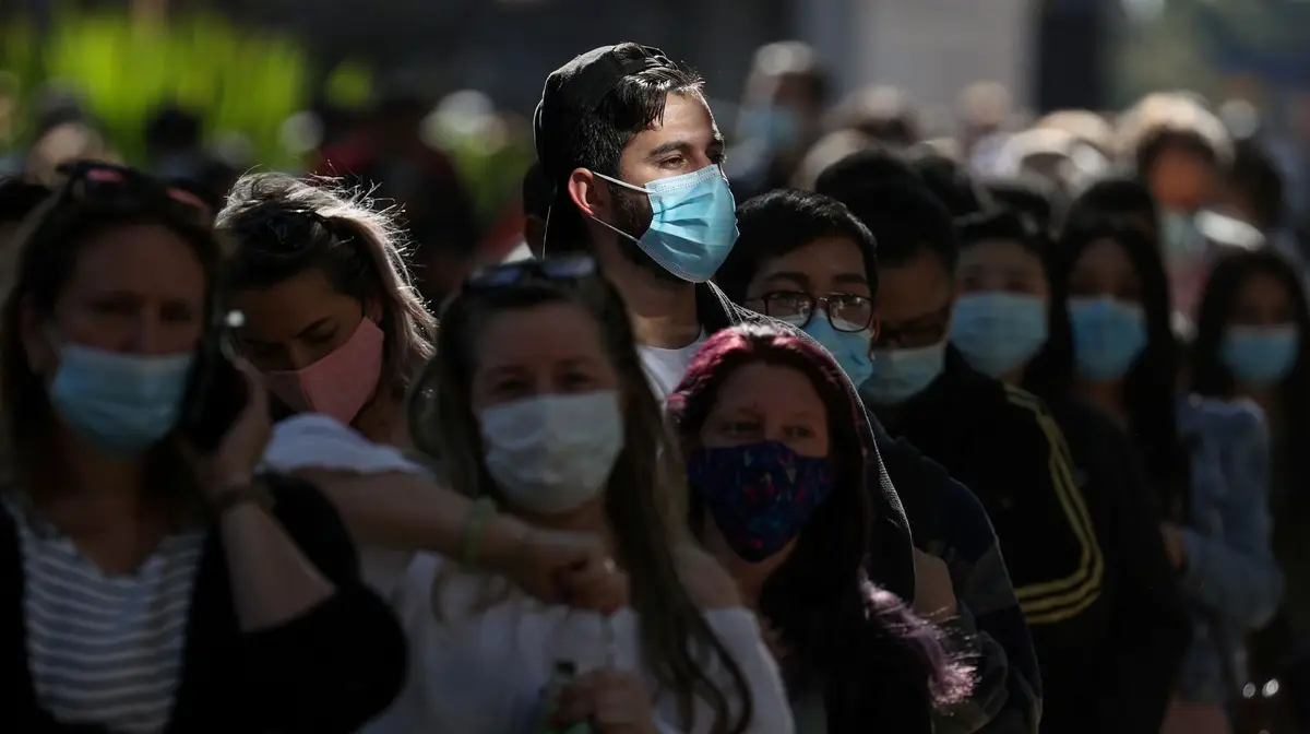 Fila de espera para tomar a vacina contra a covid-19 no centro de vacinação, em Sydney, na Austrália.