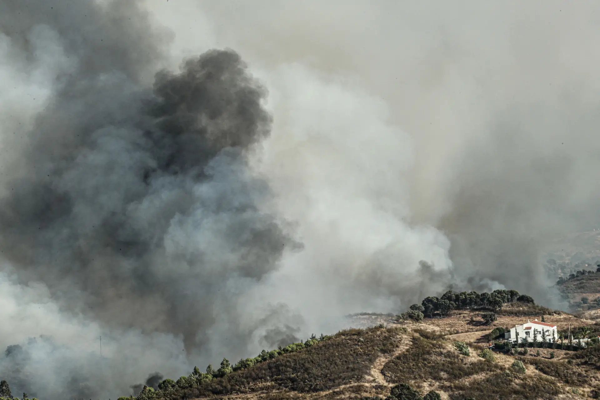 Bruxelas ativa programa de observação por satélite para incêndio no Algarve
