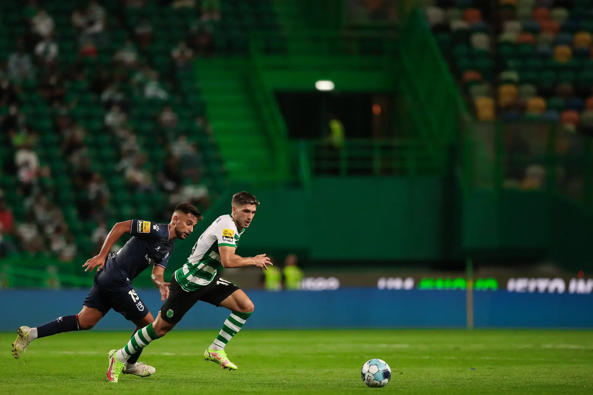 Sporting vence Belenenses SAD e junta-se a Benfica no topo da I Liga