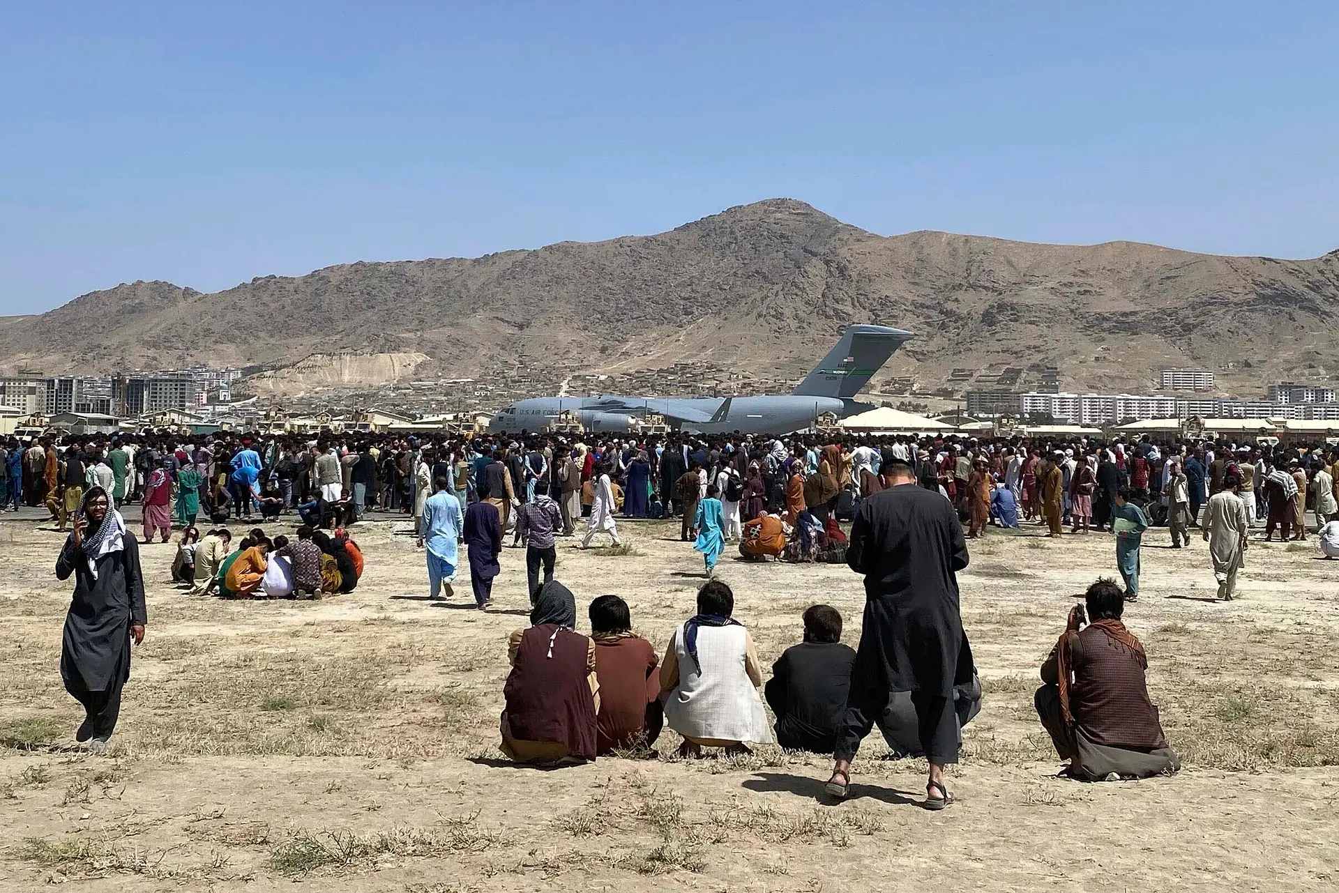 Afeganistão. EUA alertam para ameaça terrorista no aeroporto de Cabul