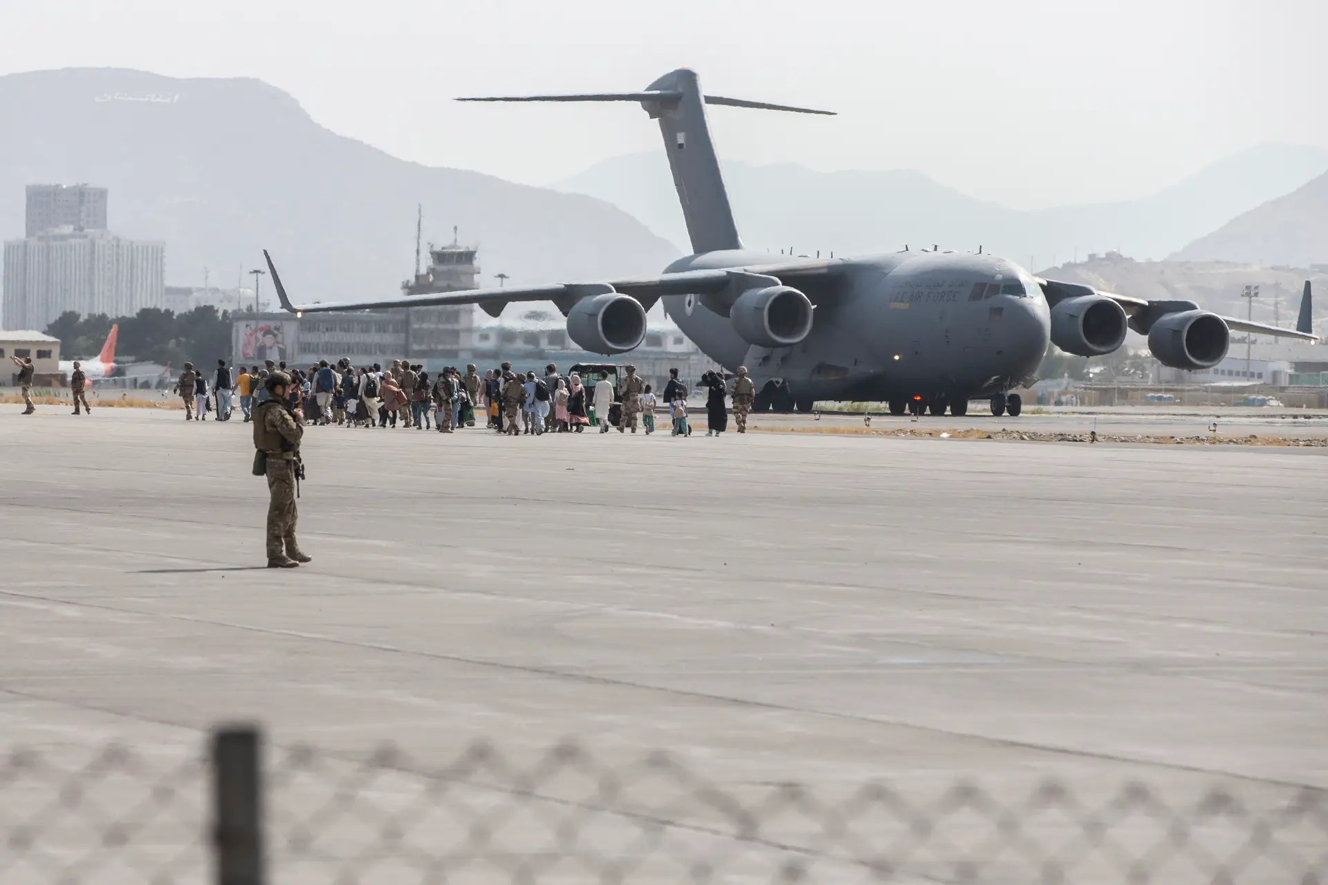 Afeganistão. Ministra espanhola alerta para risco de atentado no aeroporto de Cabul