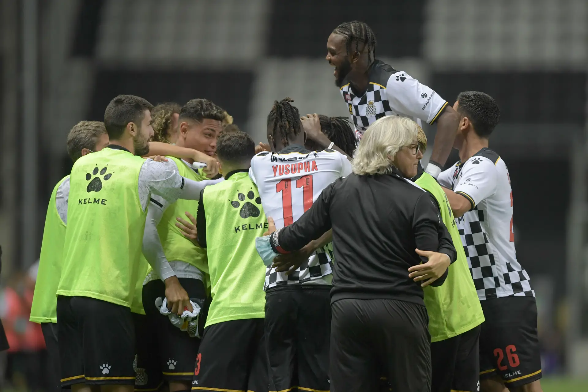 Terror no estacionamento: área do Corinthians gera medo