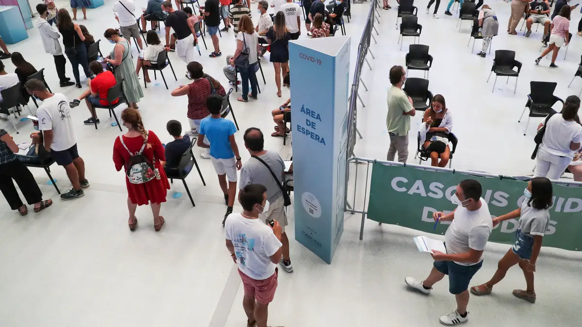 Vacinação de jovens entre 12 e 15 anos no Centro de Vacinação de Alcabideche, Cascais.