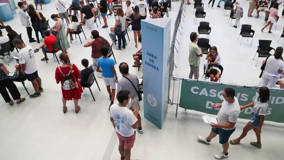 Vacinação de jovens entre 12 e 15 anos no Centro de Vacinação de Alcabideche, Cascais.