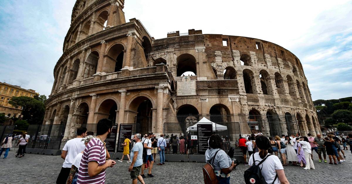 Creata una "zona rossa" intorno al Colosseo di Roma a causa dell'aumento della criminalità
