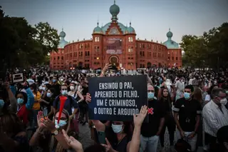 Protesto contra homenagem a João Moura juntou centenas de ...