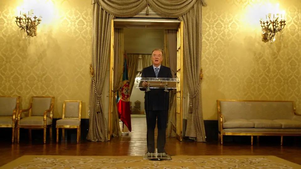 10 dezembro 2004 - O Presidente da República, Jorge Sampaio, discursa ao país a partir do Palácio de Belém, em Lisboa, sobre as decisões de dissolver a Assembleia da República e convocar eleições antecipadas.
