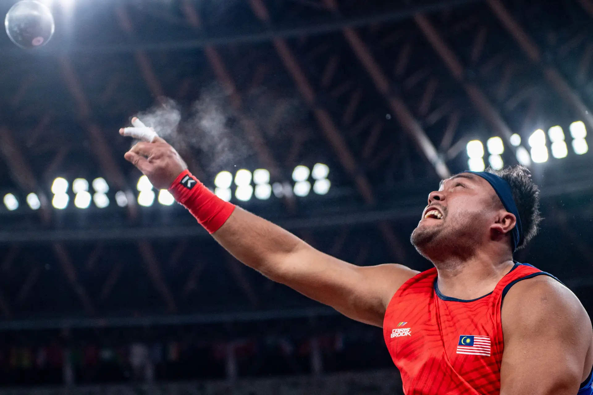 Atleta paralímpico chega atrasado, conquista o ouro e no fim fica sem a medalha