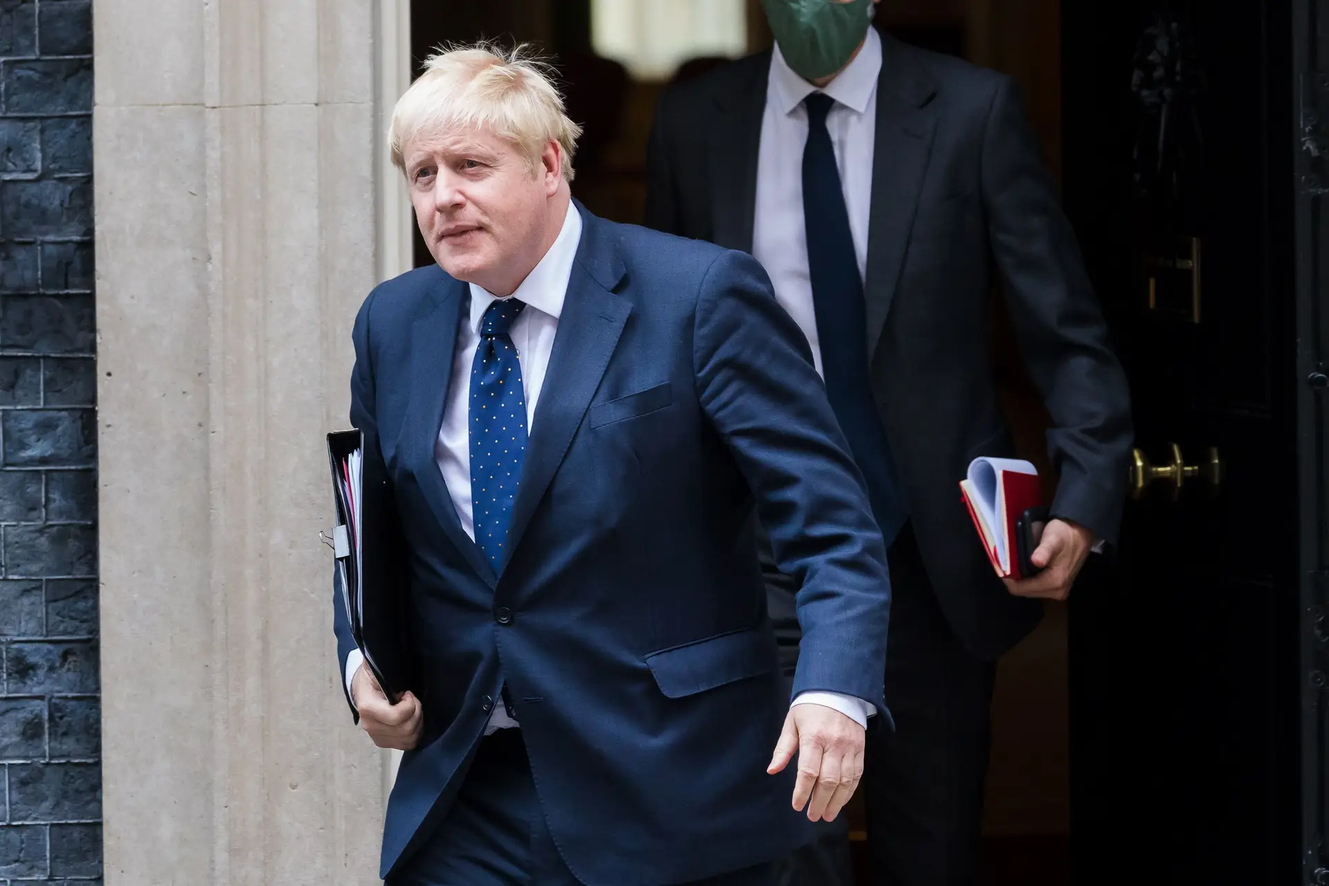 Boris Johnson quebra promessa e aumenta contribuições para a segurança social
